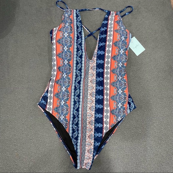 Cupshe Swimsuit - Picture 3 of 7